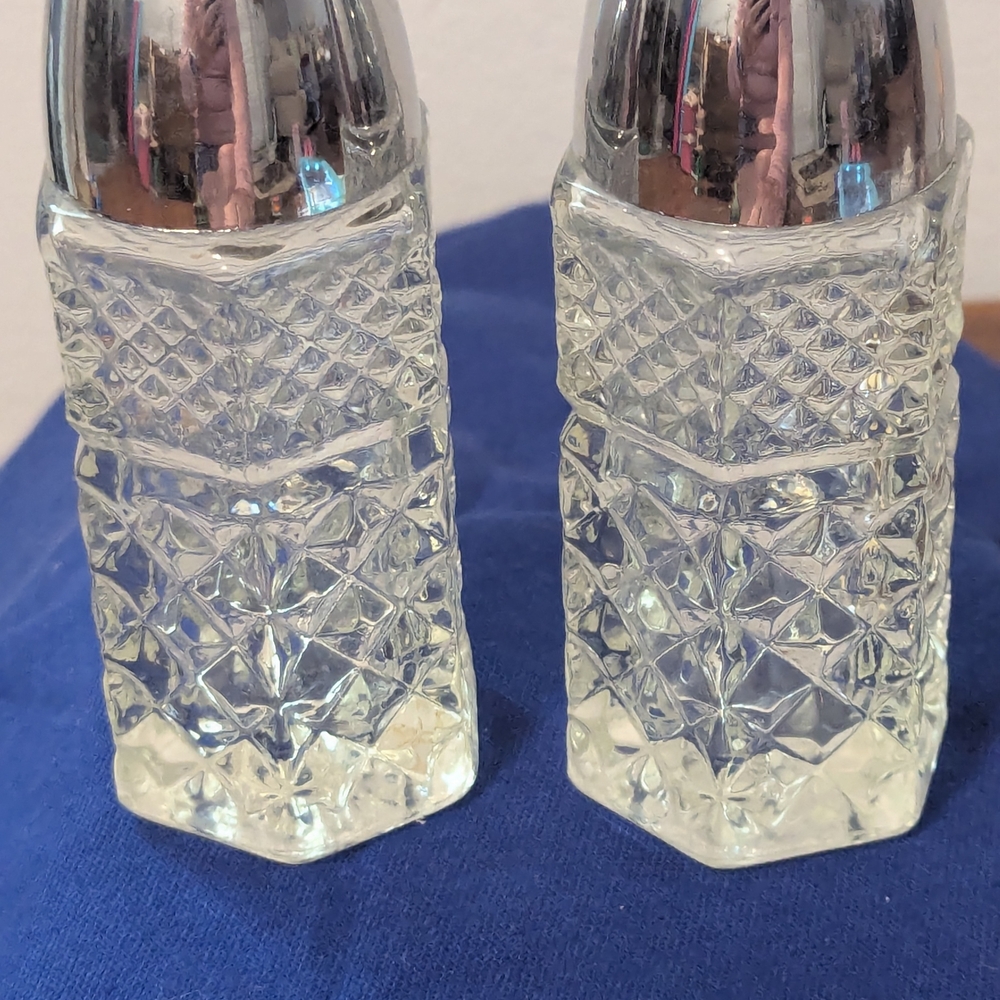Vintage Anchor Hocking Wexford Salt And Pepper Shakers.